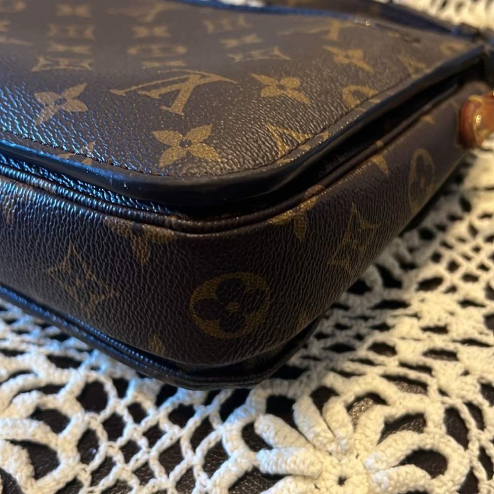 Louis Vuitton Monogram  Pochette Métis - Picture 7 of 12